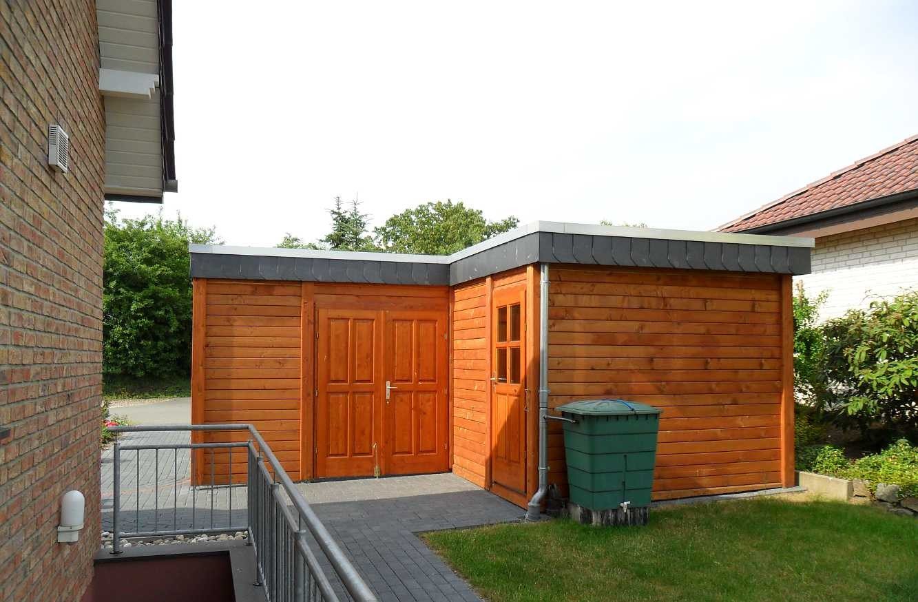 Timber garden building with double doors